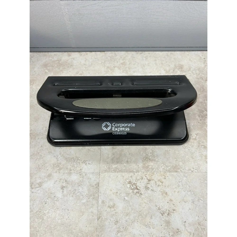 Corporate Express‎ CEB 900025 Heavy Duty 3-hole Punch Black